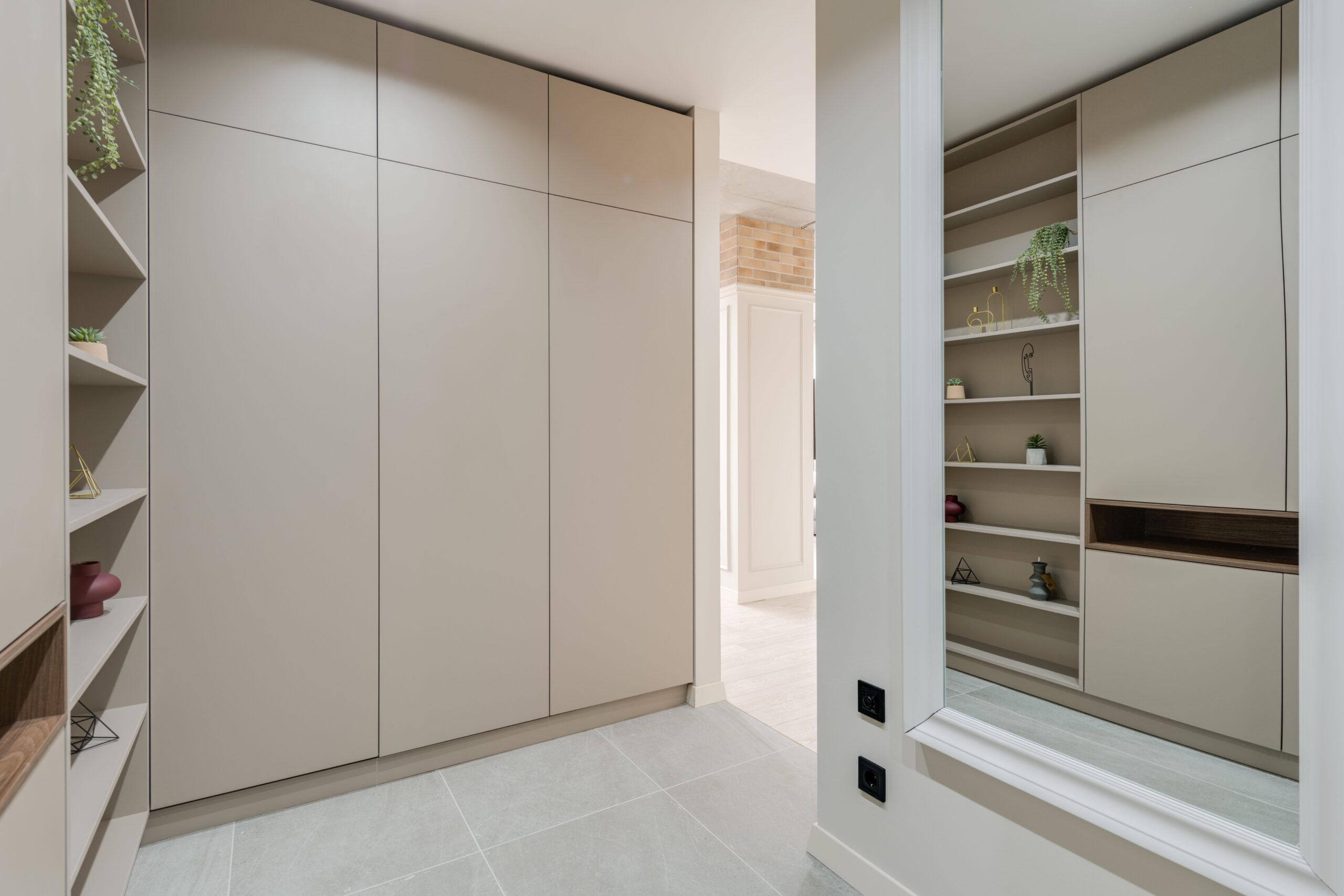 Kleiderschrank bis zur Decke